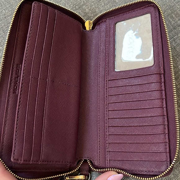 Michael Kors Jet Set Travel Large Continental Wallet with wrist strap - Picture 6 of 10